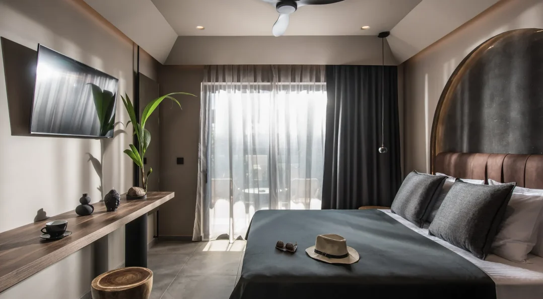 尊享泳池景觀小型套房