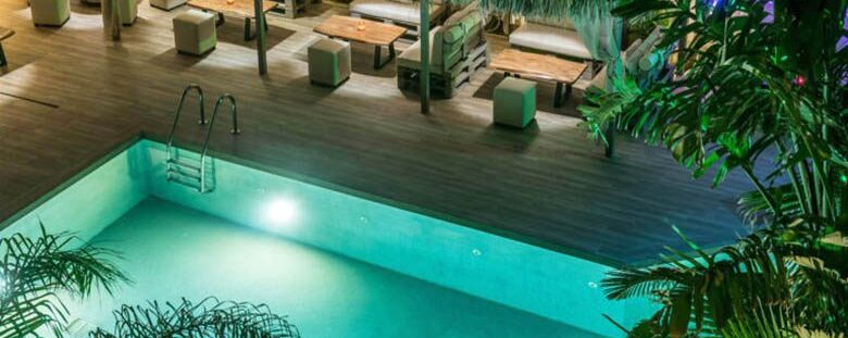 Eksotisk-poolområde-og-poolbar-Amoudara-strand-Heraklion-780x545-1