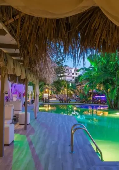 Exterior-restaurant-with-pool-780x545-1