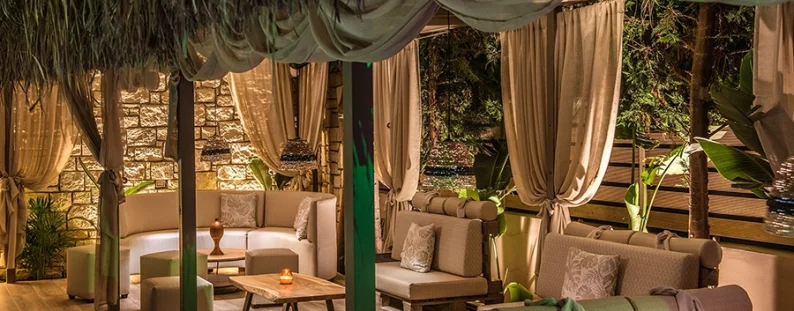 Oasis-Exteriér-restaurace-bazén-5