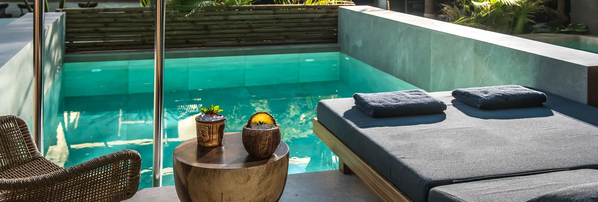 Swin Up Suites Thermal Private Pool 3 1920x650 1