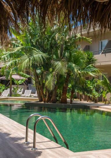hotel-swimming-pool-and-pool-bar-1-780x545-1